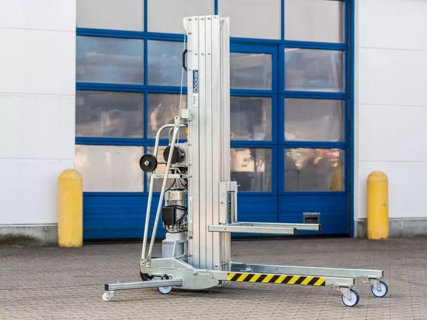 BÖCKER ALP-Lasten-Lift Modell LH 335 S4.2