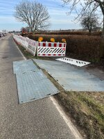 40m² SET - 20x Fahrplatten 10x1000x2000mm grau + Transportgestell lackiert mit Kunststoffverbinder