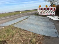 80m² SET - 40x Fahrplatten 10x1000x2000mm grau + Transportgestell lackiert mit Verbindungsklammern