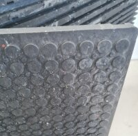 Bodenschutzmatte 200t/m2 800x1200mm 43mm mit Nut und Feder Noppenmuster Bodenschutzplatte