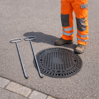 MÜBA Kanaldeckelheber mit spitzen U-Haken 2er Set Länge 600mm Ø12mm, verzinkt für Schachdeckel Kanaldeckel