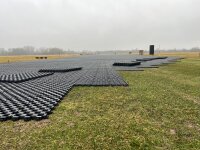 TERRA-GRID E® 35 Rasengitter Kunststoff befahrbar bis 160t/m2 30x30x3,5cm schwarz Rasengittersteine Paddockplatten Paddockplatten