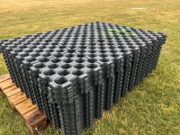 TERRA-GRID E® 35 Rasengitter Kunststoff befahrbar bis 160t/m2 30x30x3,5cm schwarz Rasengittersteine Paddockplatten Paddockplatten