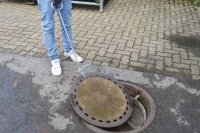 MÜBA Kanaldeckelheber 12965 mit Korbbügel, verzinkt, 800 mm, mit Klemmfunktion